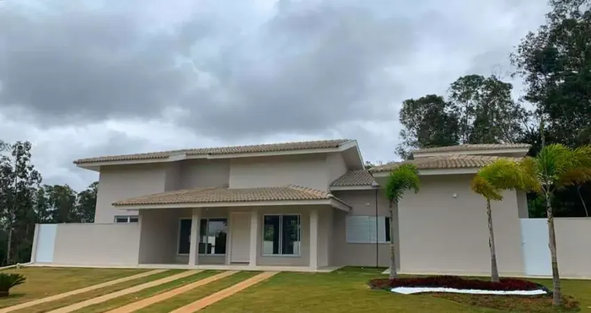 Belíssima casa a venda no condomínio Santa Barbara Resort Residence - Águas de Santa Barbara/SP.