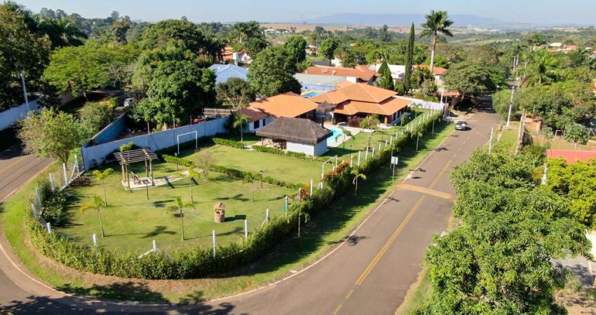 Chácara Mobiliada 4 Quartos à Venda no Condomínio Vitassay, Boituva - R$ 1.795.000