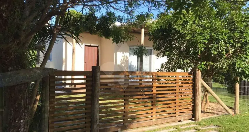 Casa em condomínio fechado com 2 quartos à venda na dos Camarões, 11, Capão, Garopaba