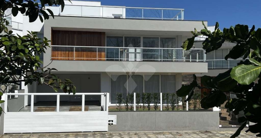 Casa em condomínio fechado com 4 quartos para alugar na Rua Das Amendoeiras, 602, Morrinhos, Garopaba