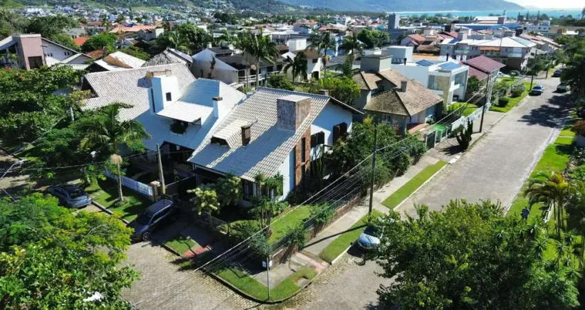 Casa com 3 quartos à venda na Álvaro Ernesto Dos Santos, 250, Centro, Garopaba