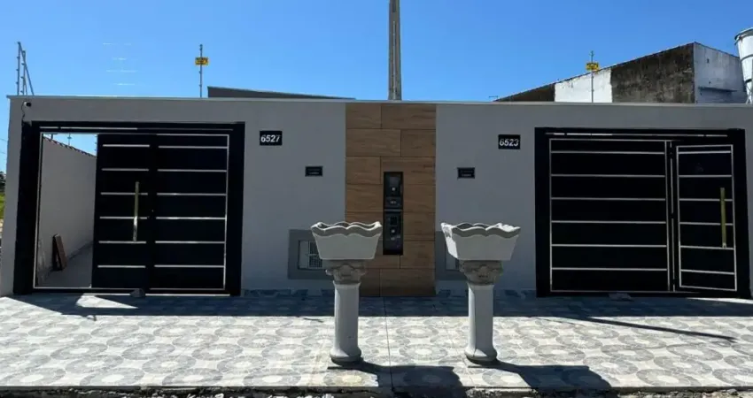 Casa para Venda, Itanhaém / SP-  LADO PRAIA, COM PISCINA E ÁREA GOURMET