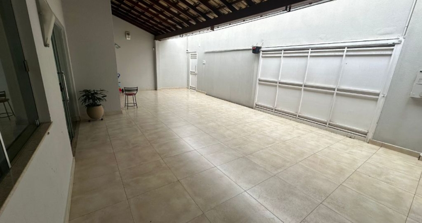 Casa com 3 quartos à venda no Santa Mônica, Uberlândia 