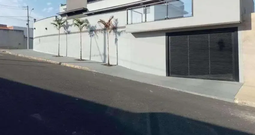 Belíssima Casa no Novo São Pedro com 1 Suíte e 2 Vagas