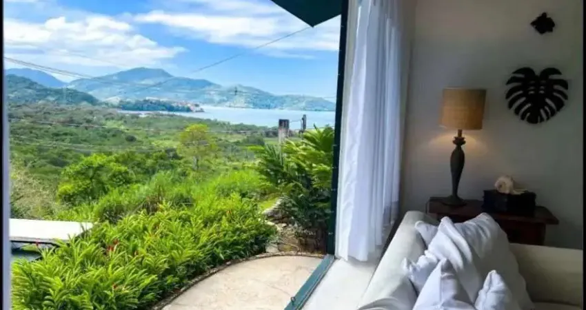 Casa com 3 Suítes 4 vagas, com 200m² - Cocanha - Caraguatatuba/SP