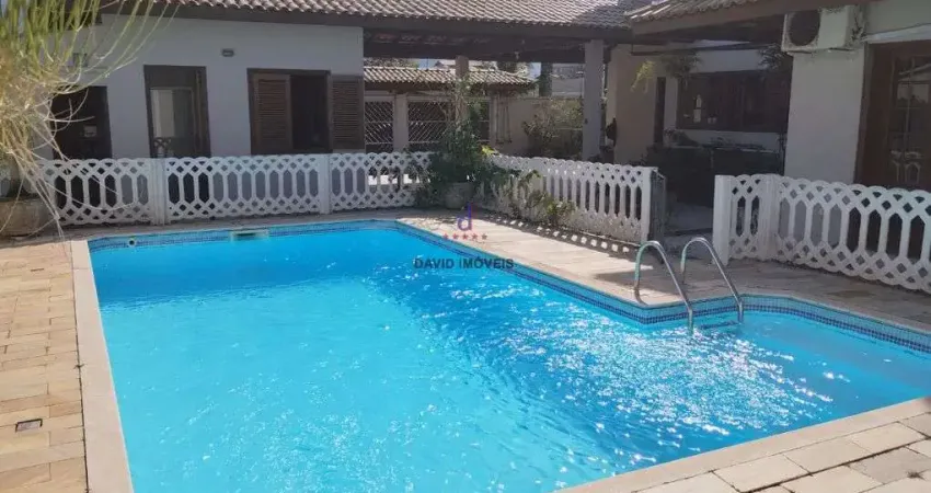 Casa com Piscina- 593m² de terreno - Indaiá - Caraguatatuba/SP