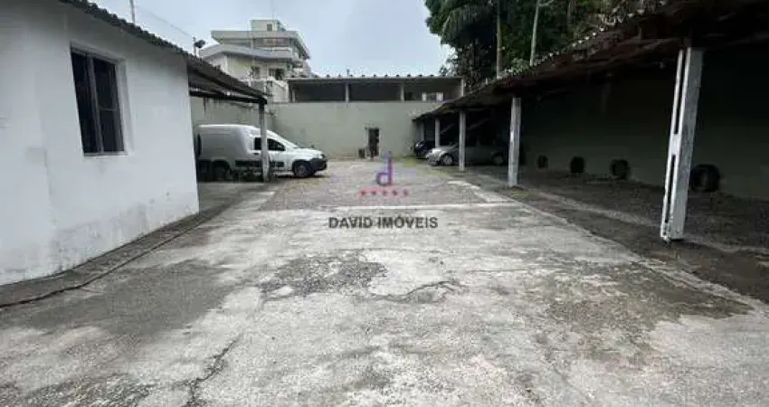 Área para locação no Centro com 625m² total e 150m² construídos