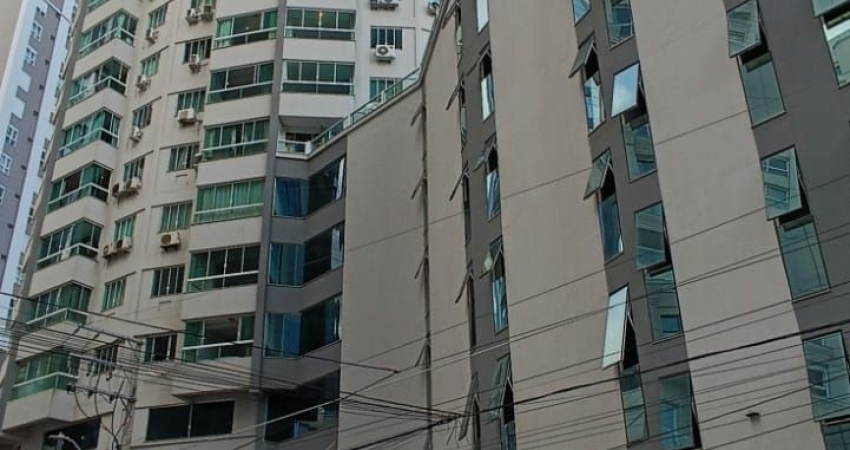 Linda Kitnet - Condomínio Internacional Residence - Pioneiros em BC na Frente da Roda Gigante.