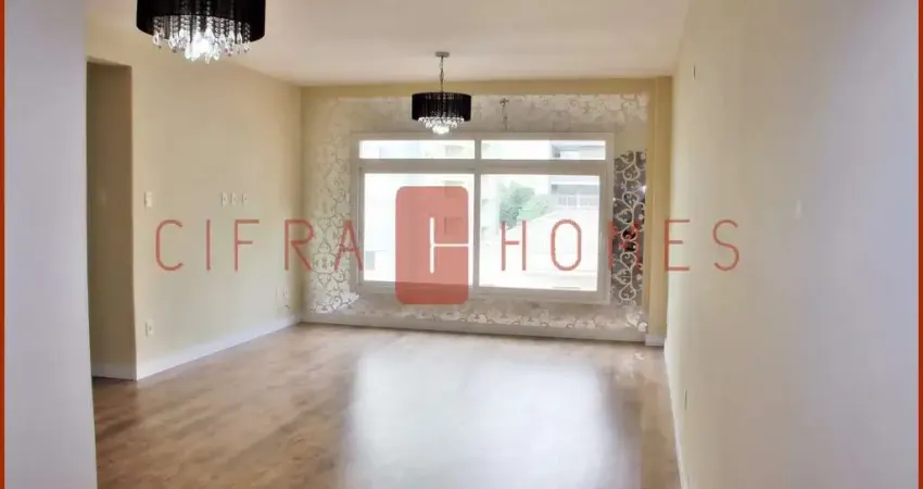 Apartamento à venda, recém-reformado, com 140 m², 3 dormitórios (sendo 1 suíte), 1 vaga de garagem
