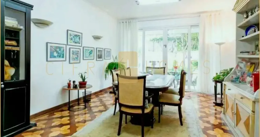 Casa Espaçosa prox. ao Pq. Ibirapuera, 3 Dormitórios, Escritório com Terraço e 4 Vagas