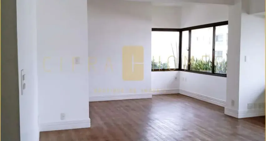 Amplo Apartamento com 3 Suítes, 3 Vagas e Excelente Localização em Área Arborizada.