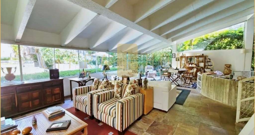 Casa espetacular à venda, com 350 m², 4 dorm (2 suítes), piscina, no Morumbi