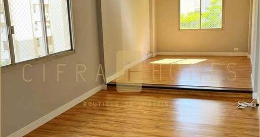 Amplo apartamento com 4 dormitórios, suíte, sala iluminada e 2 vagas em ótima localização.