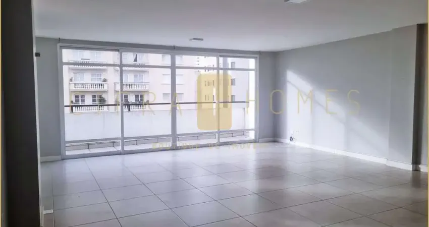 Apartamento duplex com 3 Quartos, 2 Suítes, com varanda e vista para o Parque Ibirapuera.