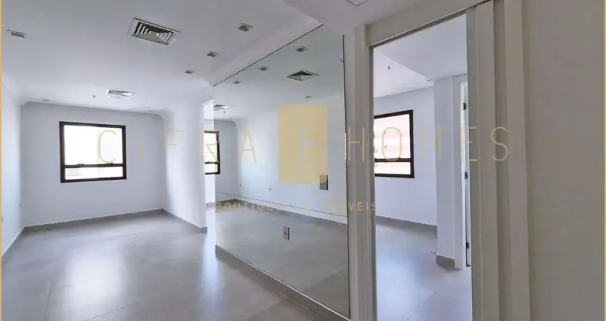 Sala comercial reformada, 2 banheiros, Ar condicionado e 5 salas, para locação
