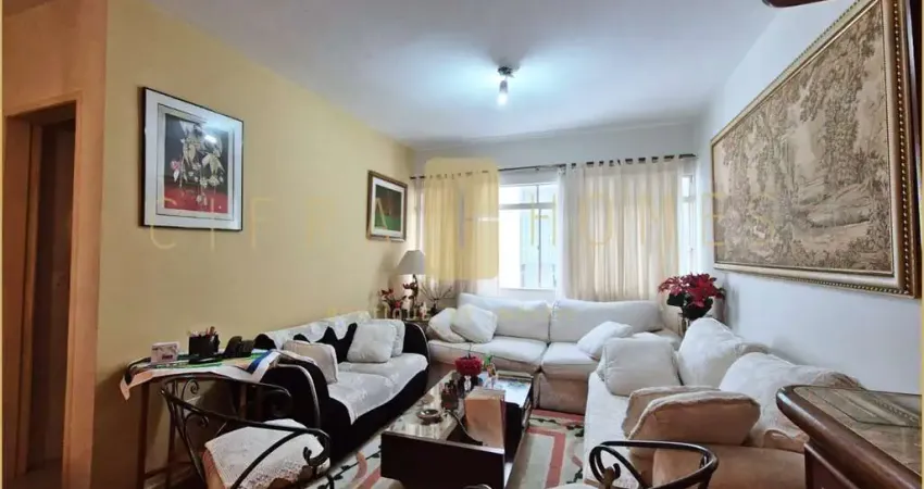 Apartamento amplo e arejado com 2 quartos, sala em L e ótima localização.