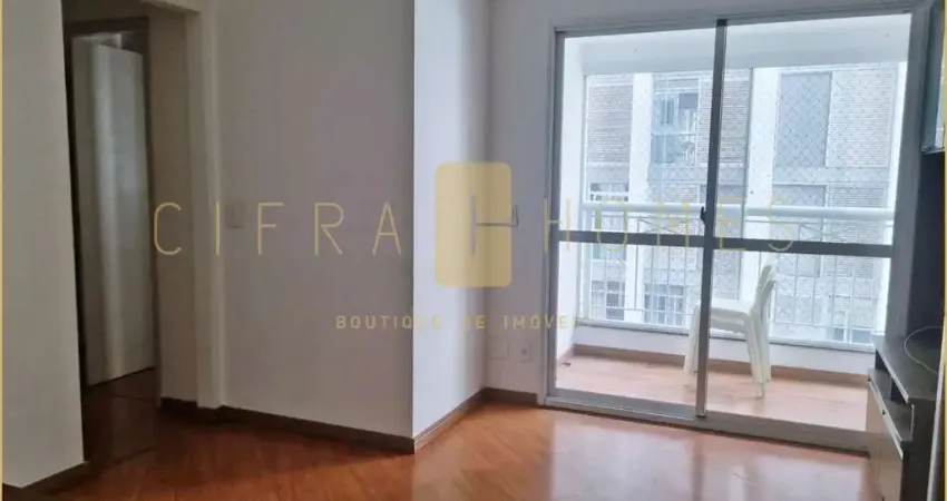 Apartamento de 50m² com sala ampla, varanda iluminada, 2 quartos e cozinha equipada.