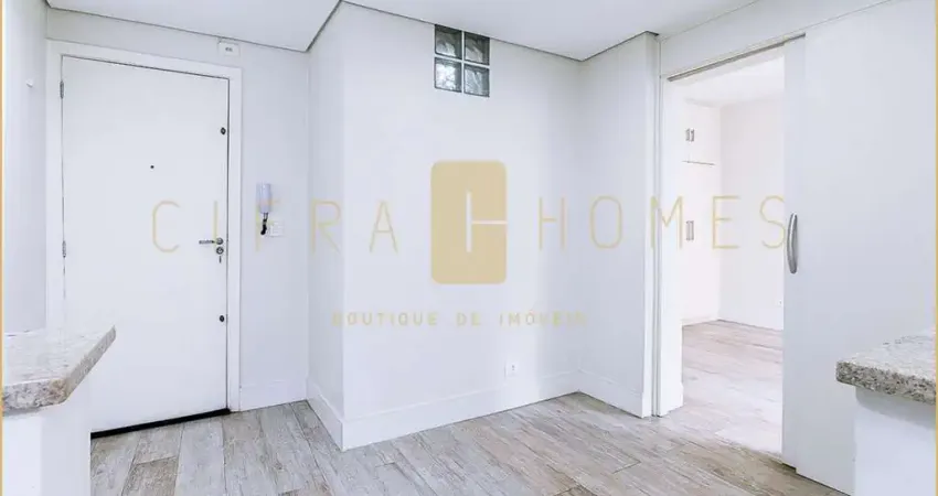 Apartamento reformado para locação, de 35m², 1 dormitório amplo, vaga e ótima localização.