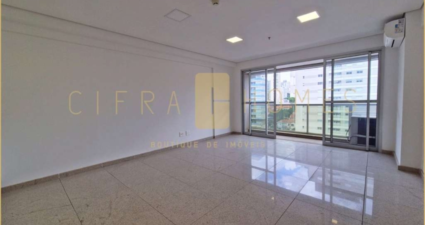 Sala comercial para locação, com 37m², sacada e ar-condicionado com vista privilegiada.