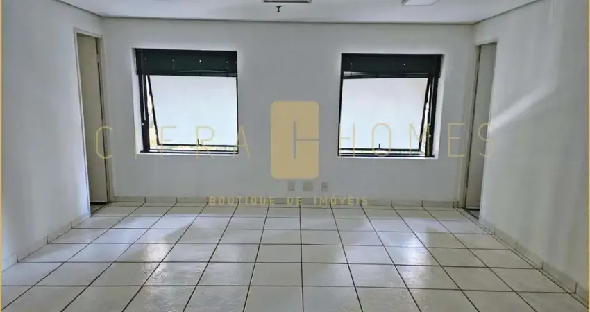 Sala comercial para locação, com 2 banheiros, 1 vaga e portaria 24h em localização estratégica de M