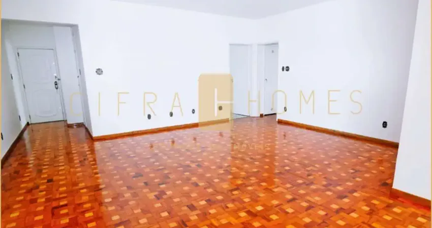 Amplo Apartamento à venda, com 3 dormitórios e sala para 3 ambientes, com excelente iluminação, no