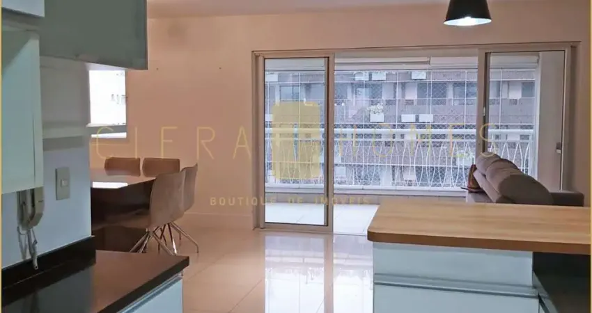 Apartamento com 03 suítes, living com varanda, 135m² e 3 vagas em localização privilegiada no coraç
