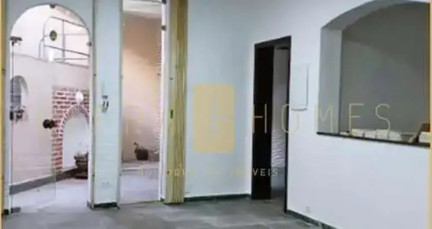 Casa com pátio privativo, à venda, na Bela Vista, 2 suítes e 4 dormitórios proximo da Av. Paulista.