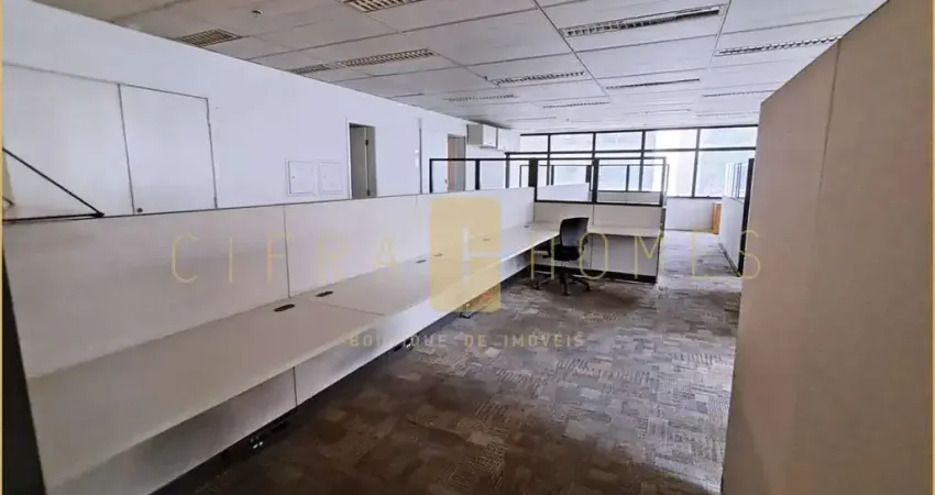 Conjunto comercial com 125 m², três vagas de garagem e localização corporativa estratégica na regiã