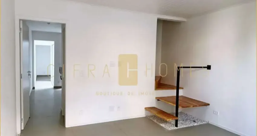 Sobrado reformado em vila fechada com três suítes e acesso imediato ao centro comercial de Santana