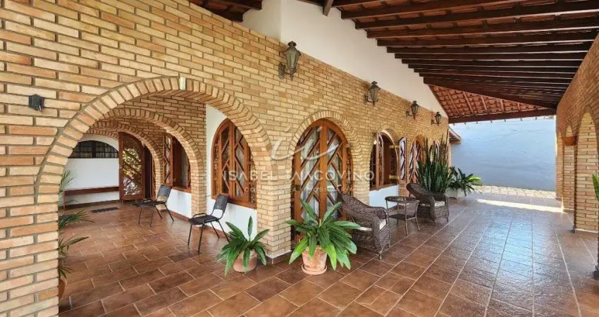 Venda de Imóvel de Luxo em Condomínio Exclusivo em Vinhedo-SP: 7 Quartos, 2 Suítes, 415m² na Estância Marambaia