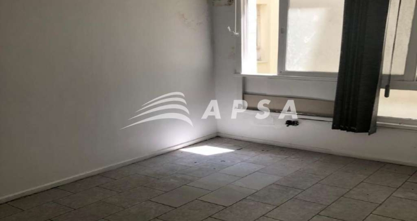 ÓTIMA SALA COMERCIAL, PRÓXIMO FARTO COMÉRCIO, VLT, METRÔ, DE FUNDOS, CLARA, AREJADA, 30M². COMPOSTA