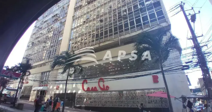 SALA COMERCIAL NO EDIFICIO C. ROLIM COM BANHEIRO EM ÓTIMO ESTADO .