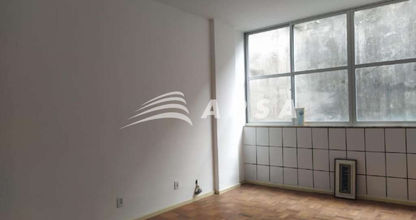 APSA ALUGA: ÓTIMA OPORTUNIDADE SITUADA NO COMERCIO.   SALA AMPLA COM 26M², NASCENTE, 2 ELEVADORES E