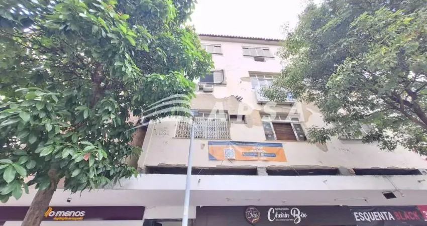 Ótima sala comercial com cerca de 60 m², sendo sala 1 ou recepção, lavabo, sala 2, no coração do mei