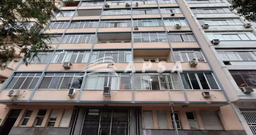 Ótimo apartamento, com sala, quarto com suíte, e cozinha, prédio com dois elevadores e portaria 24 h