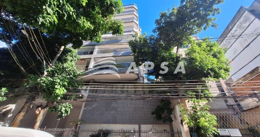 EXCELENTE IMÓVEL DE 86M², FRENTE, SALA AMPLA COM PEQUENA VARANDA, 2 QUARTOS SENDO UM COM SUÍTE E VAR