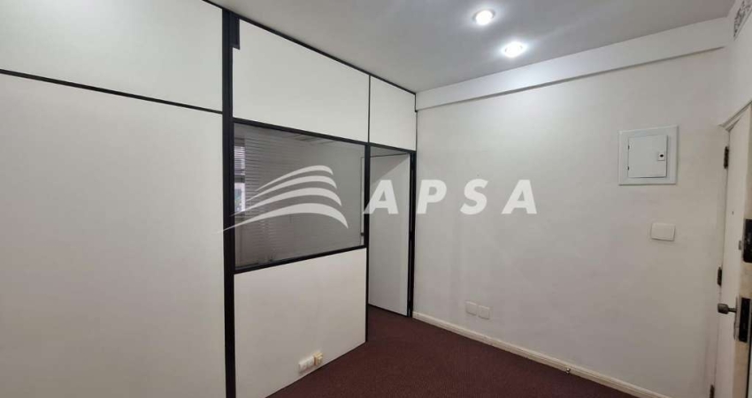 EXCELENTE CONJUNTO DE TRÊS SALAS, PODENDO SER ALUGADAS SEPARADAS, TOTAL DE 120M², BEM ESPAÇOSAS E MU