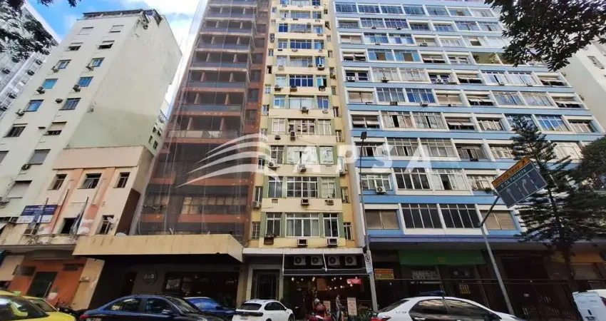 Apartamento em andar alto e próximo à praia! com 37m², pintura nova, sala, quarto, cozinha, banheiro