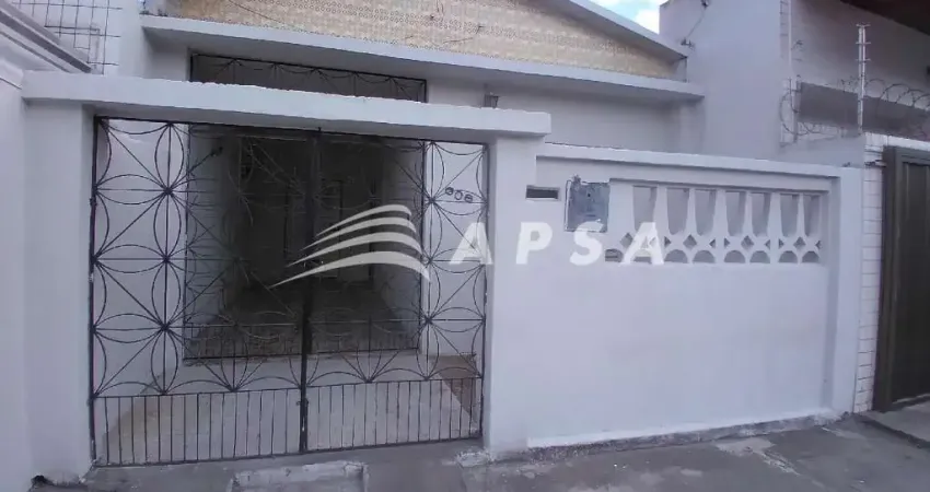 Casa plana com garagem, 02 quartos sendo 01 suite, varanda, cozinha, area de serviço e quintal . p