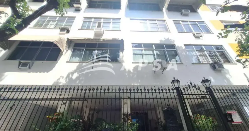 Ótimo apartamento de fundos, silencioso com planta bem distribuída em sala, 2 dormitórios, suíte, ba