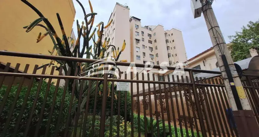 Excelente conjugado próximo ao metro da saens pena/sala dois ambientes piso laminado com ventilador