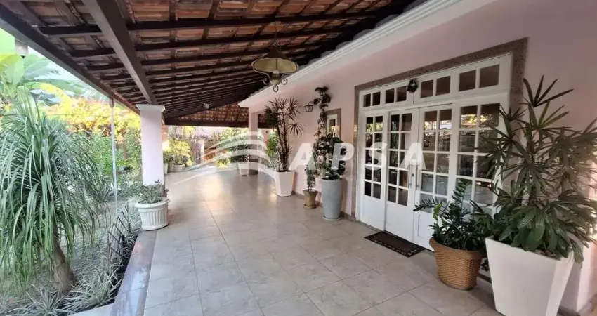 OPORTUNIDADE ÚNICA NO BAIRRO DO ANIL. EXCELENTE CASA EM ÁREA PRIVADA NO MELHOR PONTO DO BAIRRO AO LA