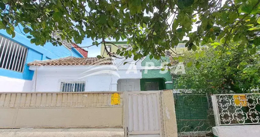 EXCELENTE CASA, 70 M², DE FRENTE, BEM AREJADA E VENTILADA, COM ÓTIMA LOCALIZAÇÃO, RUA TRANQUILA, COM
