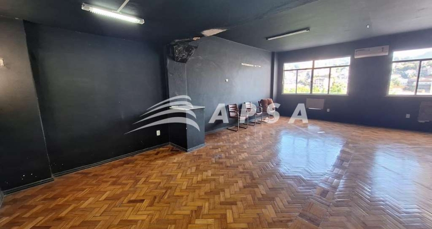 ÓTIMA COBERTURA NO CENTRO, PRÓXIMO AOS ARCOS DA LAPA EXCELENTE LOCALIZAÇÃO. ESSA SALA POSSUI 98M² ES