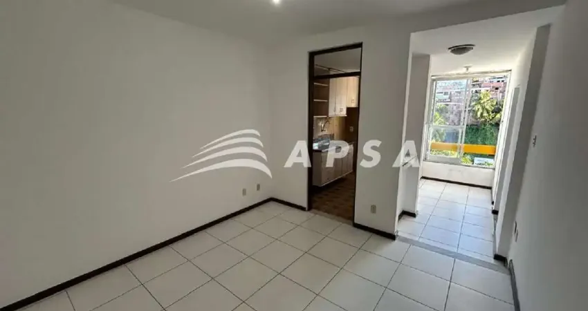 Apartamento aconchegante e bem planejado, composto por 1 quarto com armário embutido e banheiro tipo