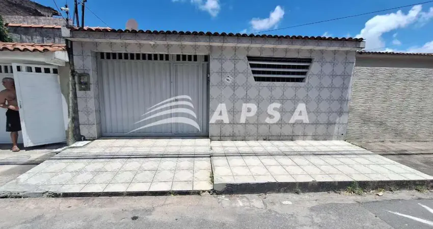 Excelente casa localizada no poço próxima ao moinho motrisa. possui 3 quartos sendo 1 suíte; sala de