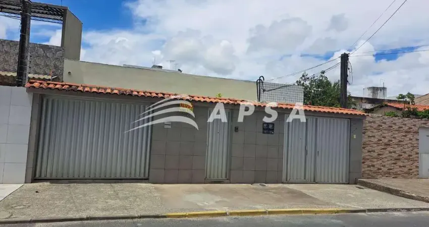 Excelente casa contendo 2 suites, e 1 quarto, 1banheiro social,  com 2 garagens cobertas, 119 metros