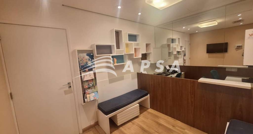 MARAVILHOSA SALA COMERCIAL NO COND. BARRA TRADE I, TODA REFORMADA, COM 44M², HALL DE ENTRADA, RECEPÇ