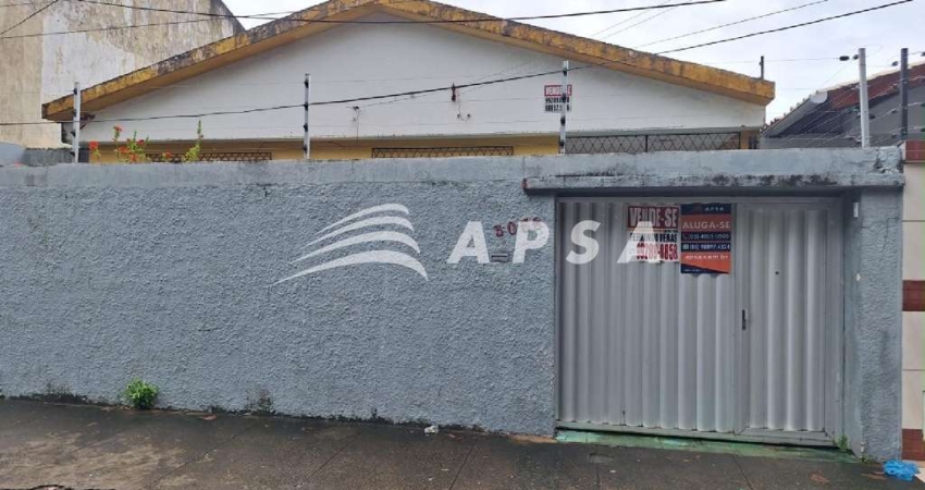 CASA TERREO COM VARANDA , 03 QUARTOS, SALA, COZINHA , QUINTAL , GARAGEM .  PROX. SORIANO ALBUQUERQUE