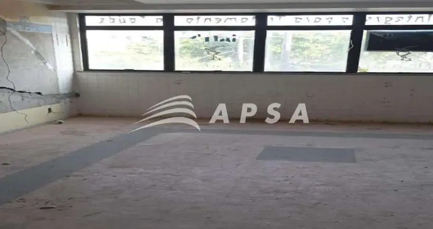 SALA COMERCIAL NO VALQUEIRE, EXCELENTE LOCALIZAÇÃO PONTO DE CONDUÇÃO NA FRENTE. O PRÉDIO CONTA COM D